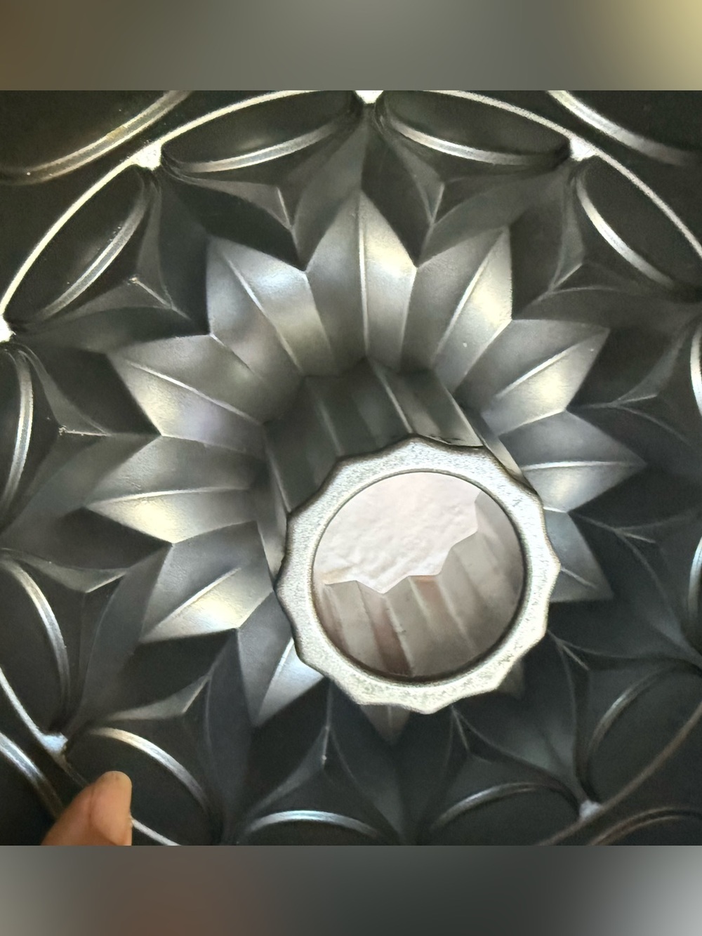 Vintage Kaiser Bakeware Flora 9 inch Bundt Cake Form Pan - Picture 4 of 9
